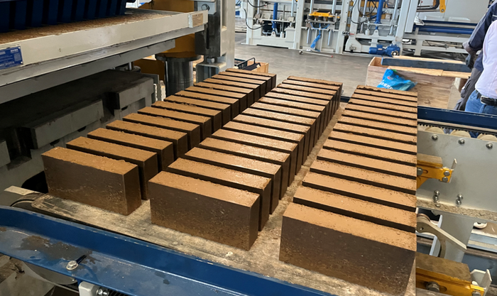 ZN1500 ten volle outomatiese baksteenmaakmasjien bemagtig Oos-China-kliënt in slykhulpbrongebruik